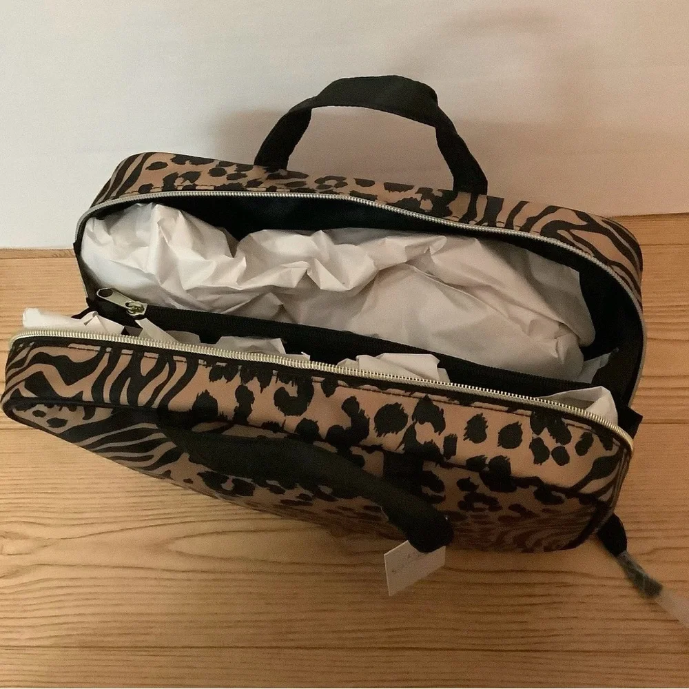 NWT  Weekender Travel Cosmetic Bag - Picture 3 of 5